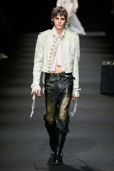 Look 10